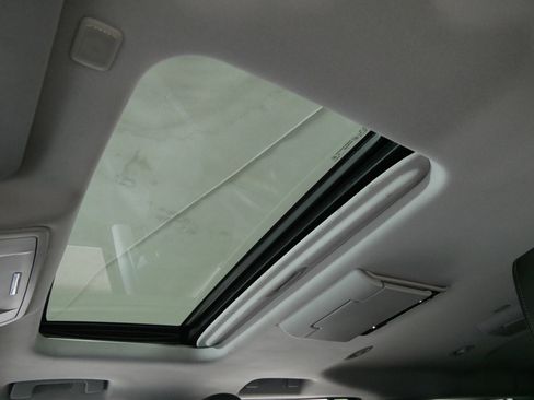 Used 2016 GMC Yukon XL Denali w/ Open Road Package image 31