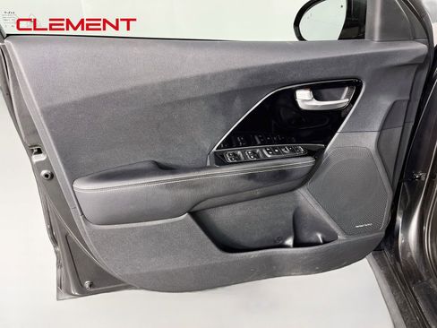 Used 2022 Kia Niro EX w/ Cold Weather Package FWD image 24