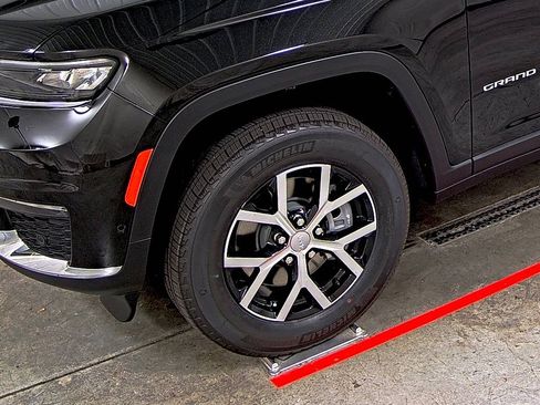 New 2025 Jeep Grand Cherokee L Limited w/ Luxury Tech Group II image 7