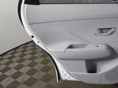 Used 2025 Hyundai Kona SEL FWD image 21