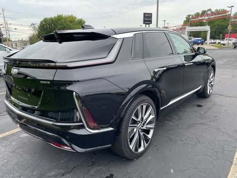 Used 2026 Cadillac Lyriq Signature Luxury RWD image 10
