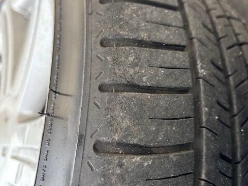 Used 2007 Chrysler Crossfire Limited image 13