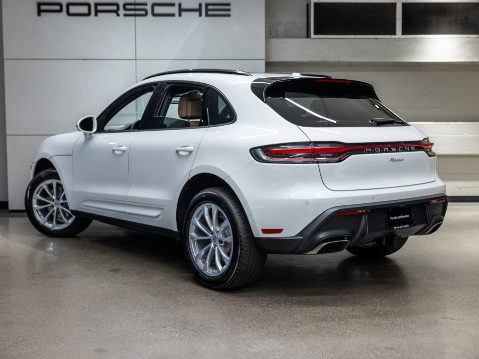 Certified 2026 Porsche Macan AWD/4WD image 3
