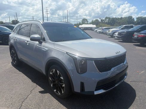 Used 2024 Kia Sorento EX w/ Panoramic Sunroof Package FWD image 1