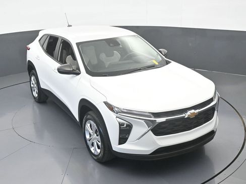 Used 2024 Chevrolet Trax LS w/ Driver Confidence Package image 50