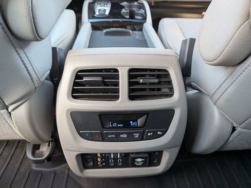 Used 2018 Honda Pilot Touring image 34
