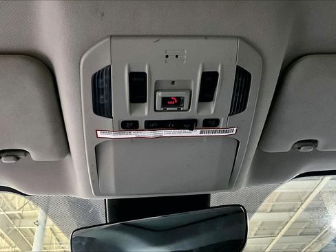 Used 2020 Toyota Highlander XLE image 34