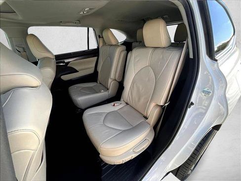 Used 2020 Toyota Highlander Limited image 28