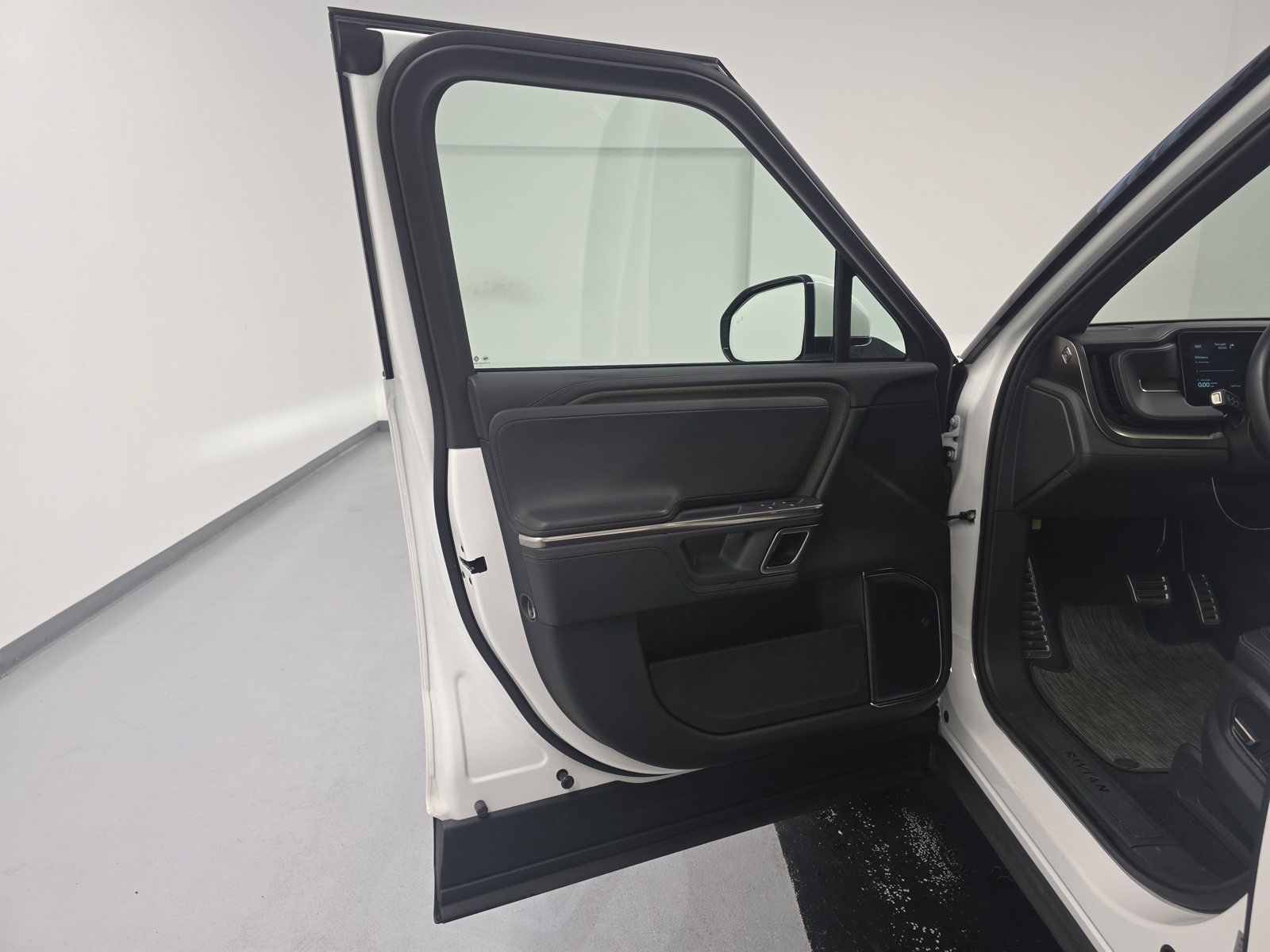 Used 2024 Rivian R1T Adventure Dual AWD/4WD image 16
