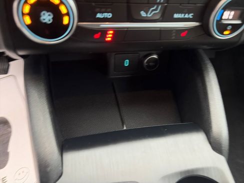 Used 2020 Ford Escape SE image 20