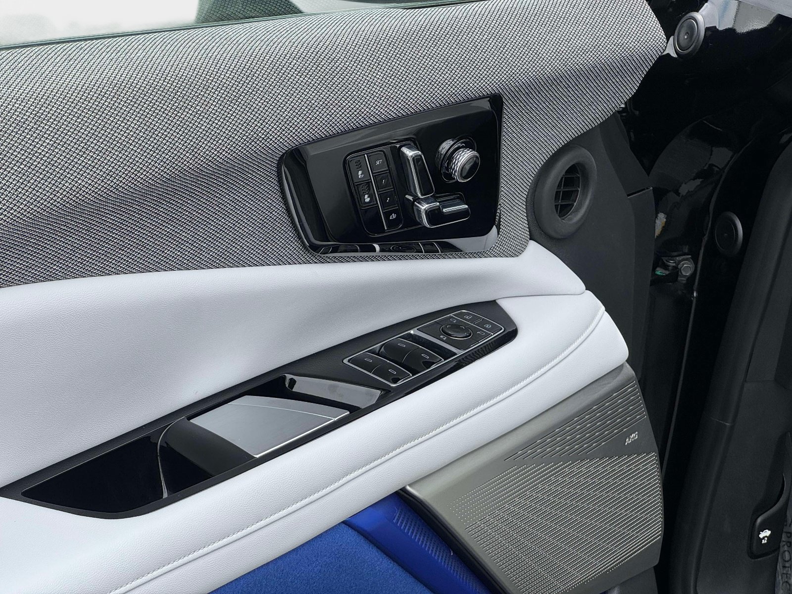Certified 2025 Cadillac Optiq Luxury 1 AWD/4WD image 19
