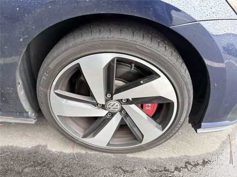 Used 2018 Volkswagen GTI SE FWD image 9