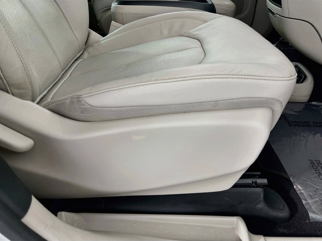 Used 2021 Chrysler Pacifica Touring-L FWD image 29