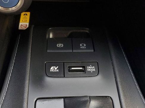 Used 2021 Toyota Venza XLE image 34