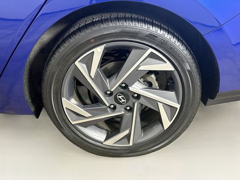 Used 2025 Hyundai Elantra SEL FWD image 11