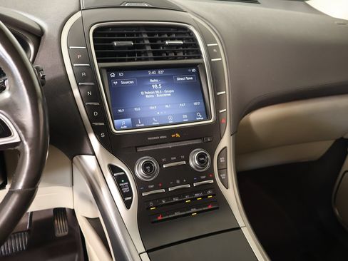 Used 2019 Lincoln Nautilus Select FWD image 5