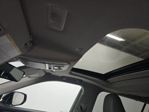 Used 2020 Toyota Highlander XLE image 12