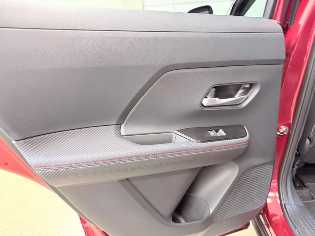 Used 2025 Nissan Kicks SR AWD/4WD image 17
