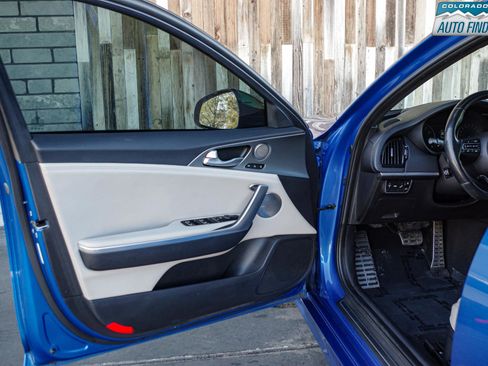 Used 2018 Kia Stinger GT2 image 10