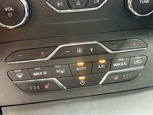 Used 2016 Ford Edge SEL w/ Equipment Group 201A AWD/4WD image 16