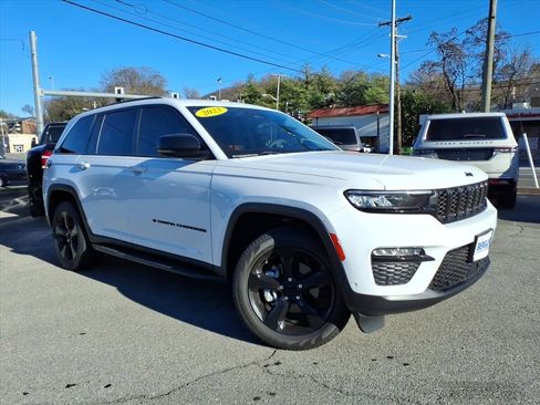 Used 2023 Jeep Grand Cherokee Limited w/ Luxury Tech Group II image 35