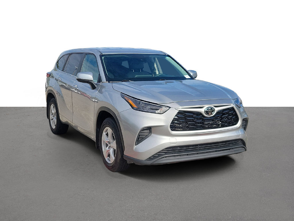 Used 2023 Toyota Highlander L FWD image 2
