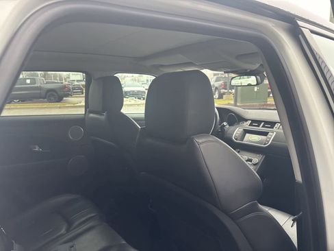 Used 2018 Land Rover Range Rover Evoque SE Premium image 20