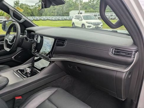 Used 2024 Jeep Wagoneer Series II w/ Flexible Seating Group RWD image 40