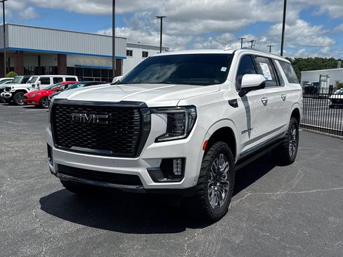 Used 2023 GMC Yukon XL Denali Ultimate AWD/4WD image 2