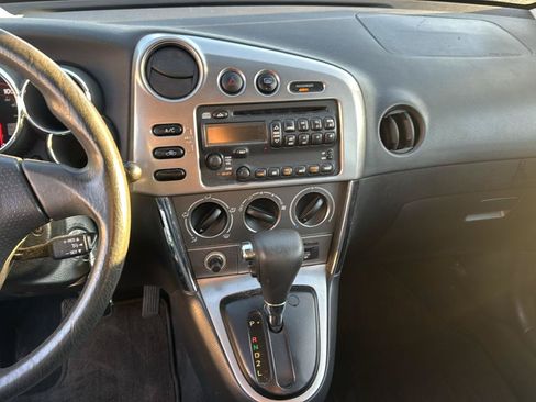 Used 2007 Pontiac Vibe w/ Sun And Sound Package FWD image 10