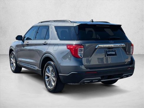 Used 2021 Ford Explorer XLT w/ Equipment Group 202A AWD/4WD image 8