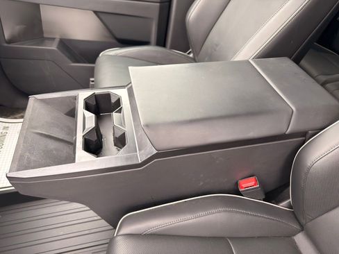 Used 2025 Tesla Cybertruck AWD Crew Cab image 27