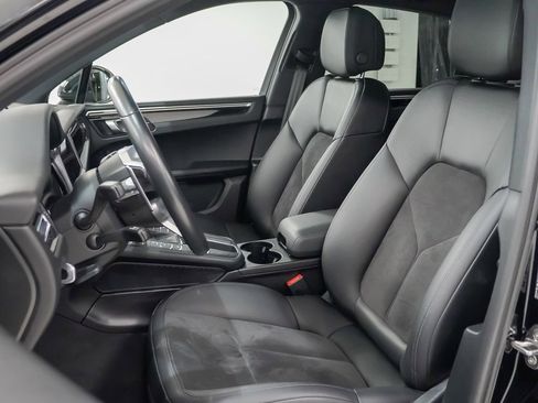 Certified 2021 Porsche Macan image 5