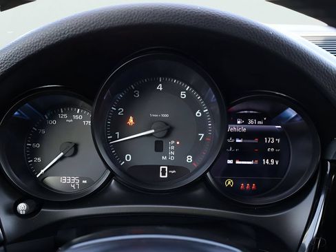 Used 2025 Porsche Macan AWD/4WD image 26