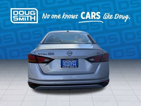 Used 2024 Nissan Altima 2.5 SV image 3