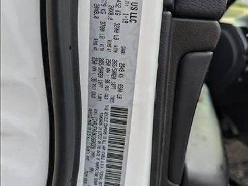Used 2019 Jeep Grand Cherokee Laredo AWD/4WD image 15