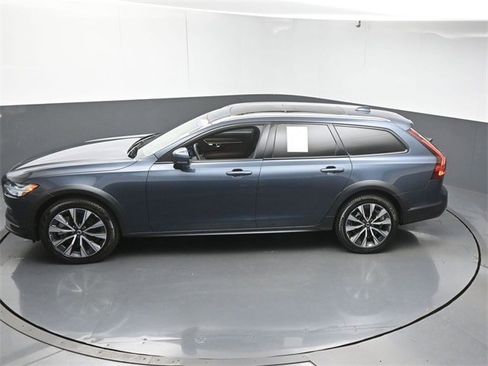 Certified 2025 Volvo V90 B6 Cross Country Plus image 46