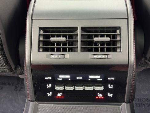 Used 2024 Porsche Panamera image 38