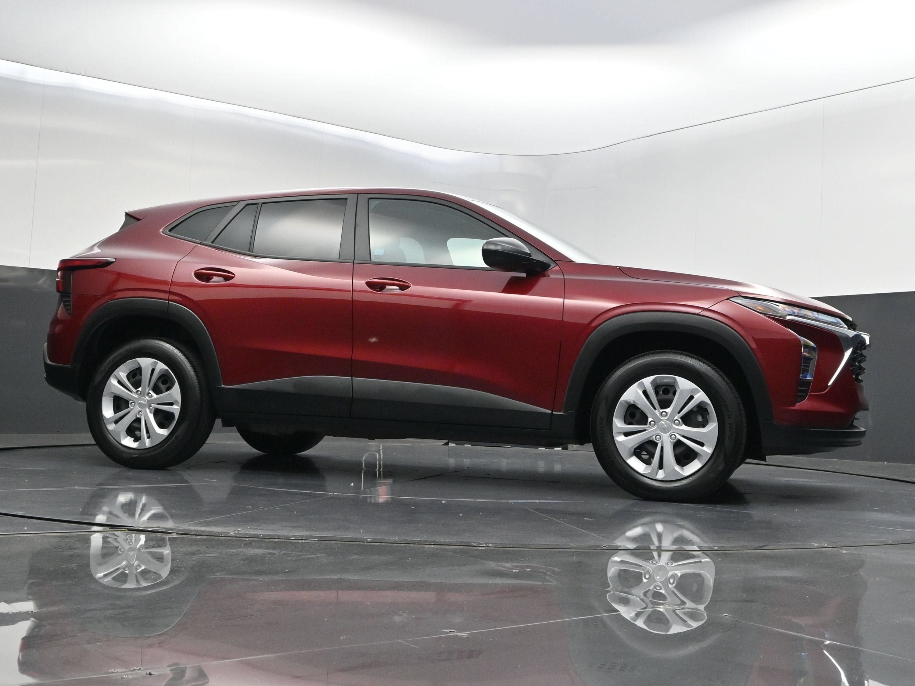 Certified 2024 Chevrolet Trax LS FWD image 40