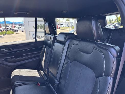 New 2025 Jeep Grand Cherokee L Laredo image 7