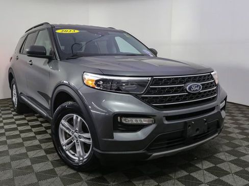 Used 2023 Ford Explorer XLT w/ Equipment Group 202A image 3