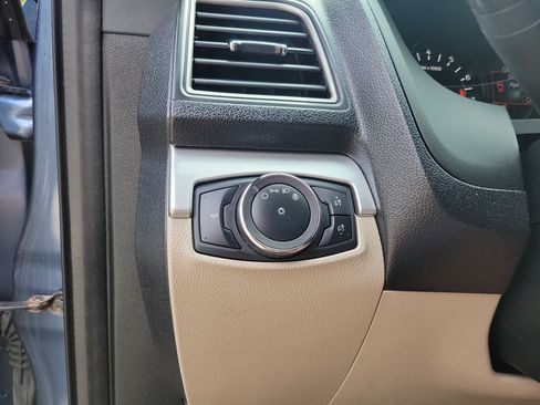 Used 2018 Ford Explorer FWD image 15