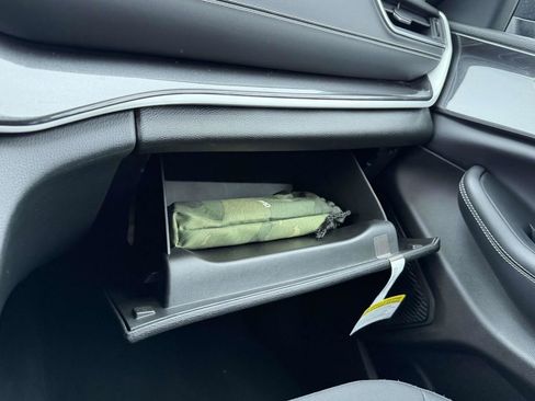 Used 2023 Jeep Grand Cherokee Laredo w/ Luxury Tech Group I AWD/4WD image 38