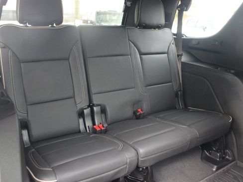 Used 2023 GMC Yukon SLT w/ SLT Premium Package image 42