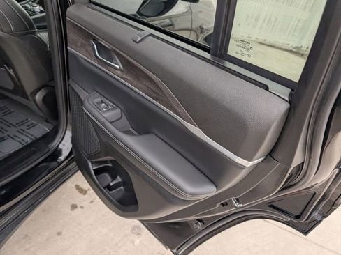 Used 2023 Jeep Grand Cherokee Limited w/ Luxury Tech Group II image 31