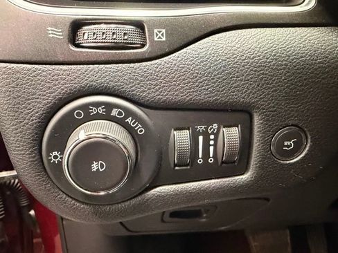 Used 2020 Jeep Cherokee Trailhawk w/ Comfort & Convenience Group AWD/4WD image 23