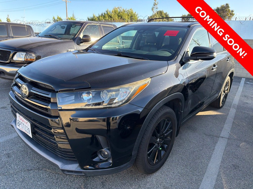 Used 2019 Toyota Highlander SE FWD image 2