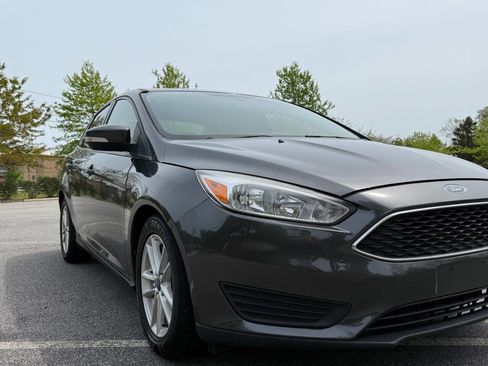 Used 2017 Ford Focus SE image 4