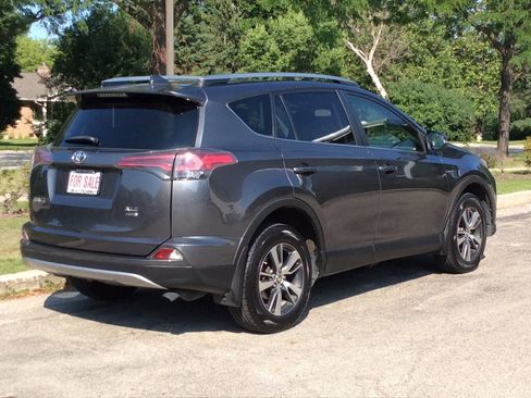 Used 2018 Toyota RAV4 XLE AWD/4WD image 4
