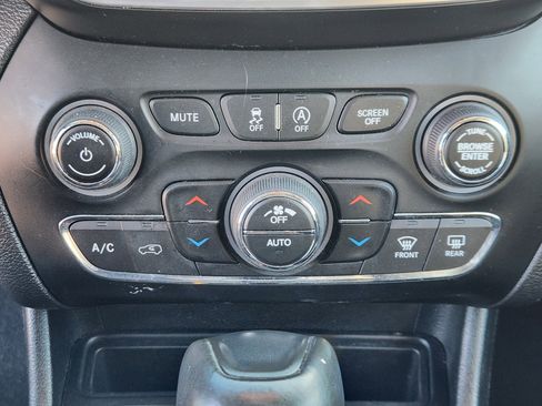 Used 2021 Jeep Cherokee Trailhawk w/ Sun, Sound & Nav Group image 22